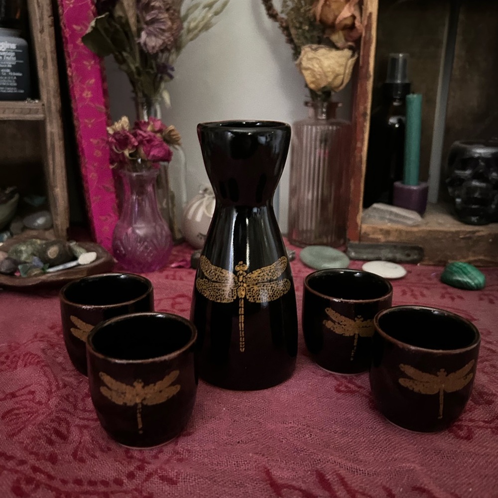 Black & Gold Porcelain Dragonfly Sake Set